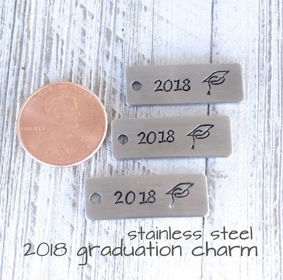 2018 charm, graduation charm, steel charm 20mm very high quality..Perfect for jewery making and other DIY projects